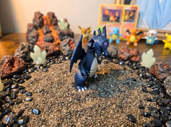 Articulated Shiny Charizard Figurine - Flexi Desk Figure 3