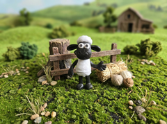Flexi Shaun the Sheep Figurine - Articulated Desk Toy Collector Figure 5